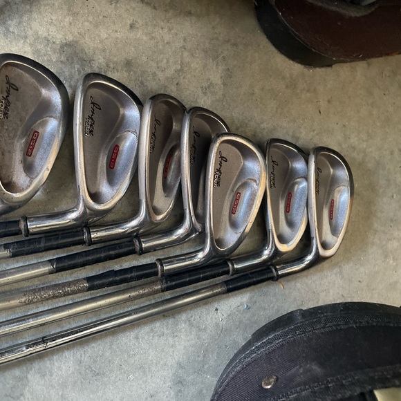 Ampex tour iron set in RH. 
7 pc iron set 
Steel shafts in S flex - Picture 10 of 11